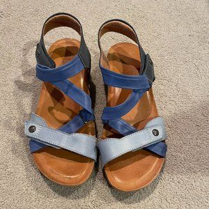 Women's Taos Multiverse Sandal Size US 7-7.5/EU 38 Blue Leather